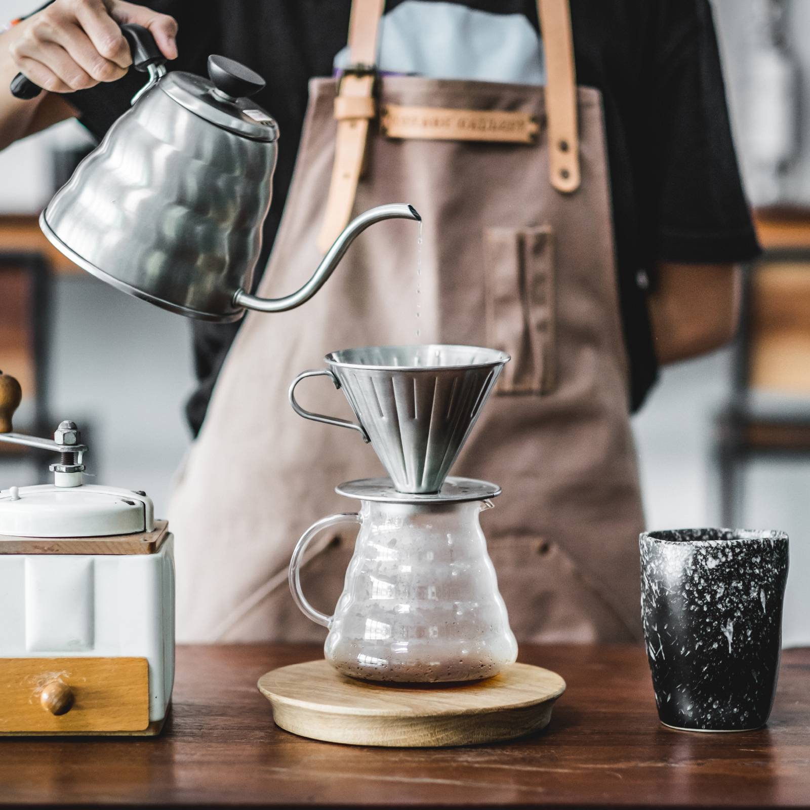 Coffee made. Облачный кофе кофейня. Капельное заваривание. Капельное заваривание и фильтр-кофе. Coffee Brewing.